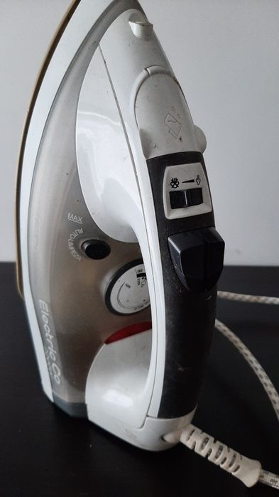 Ferro de engomar a vapor