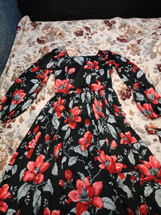 Платье чёрное в цветы