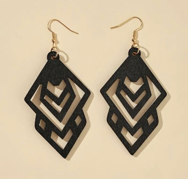 Brincos dourado e prateado