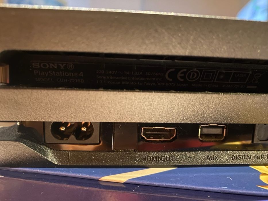 Ps4 PRO  desbloqueada novo modelo com extras