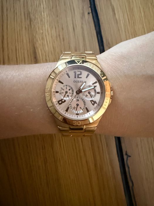 Годинник золотий Guess