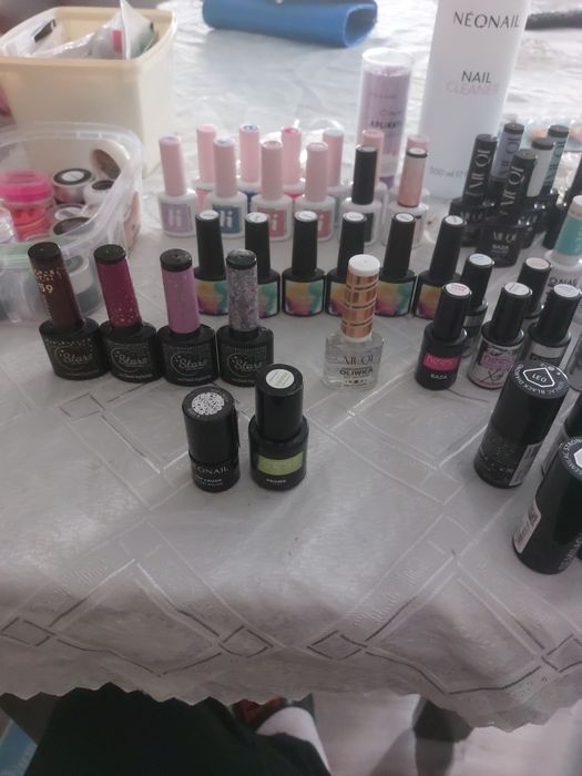 Zestaw do malowania paznokci większość jest nowa