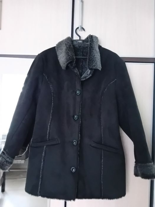 Czarny kożuszek, rozmiar M.