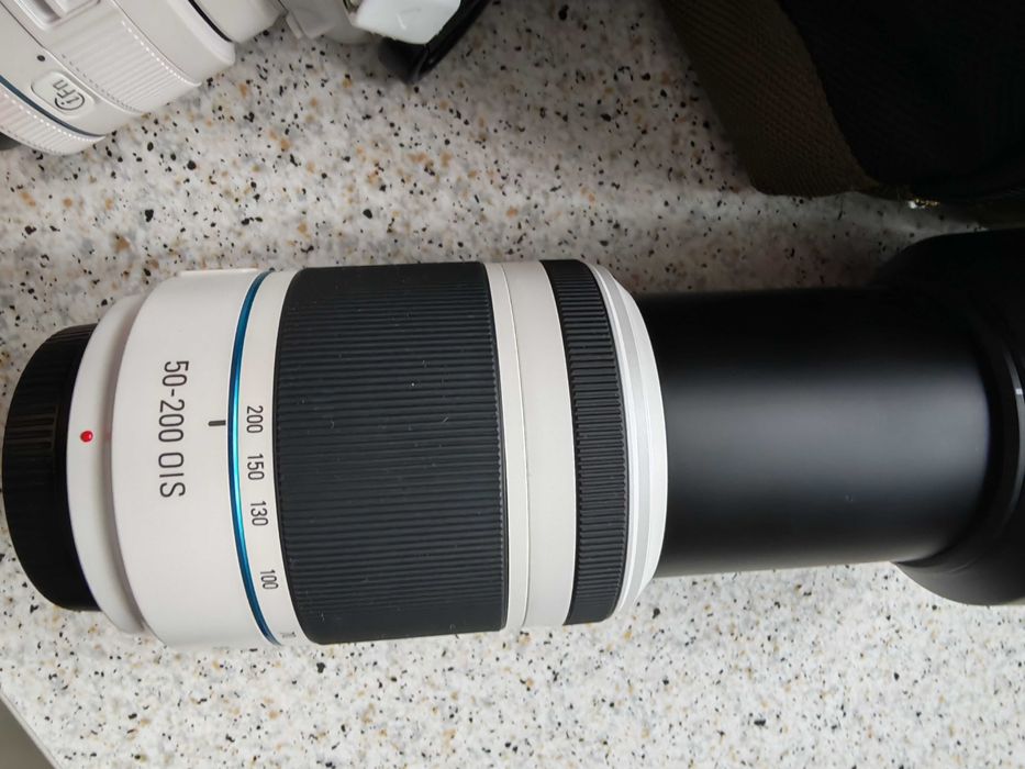 Aparat Samsung bezlusterkowiec