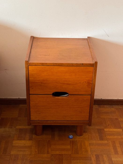 Cómoda e mesas de cabeceira