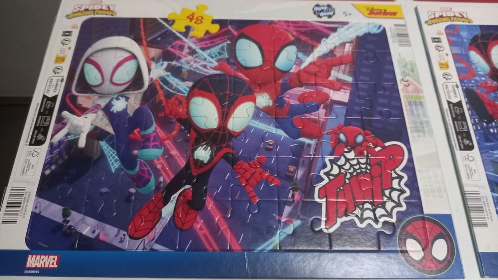 Conjunto de 4 Puzzles (1 deles tem um pequeno dano)