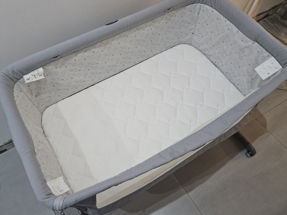 Łóżeczko dostawne Chicco Next2me + materac