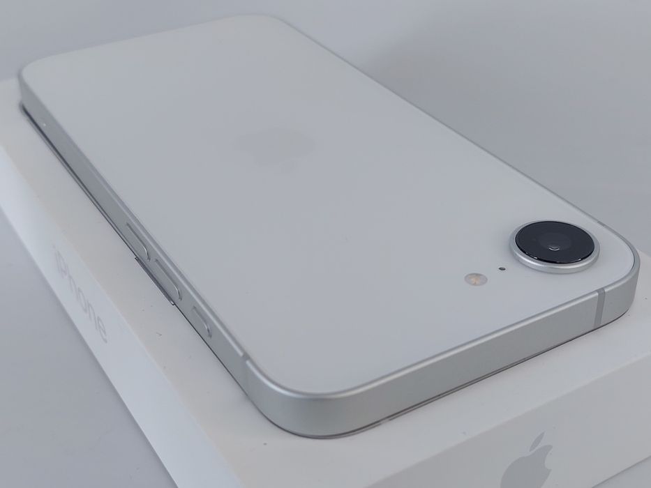 iPhone 16e 128 GB 100% Biały — Idealny