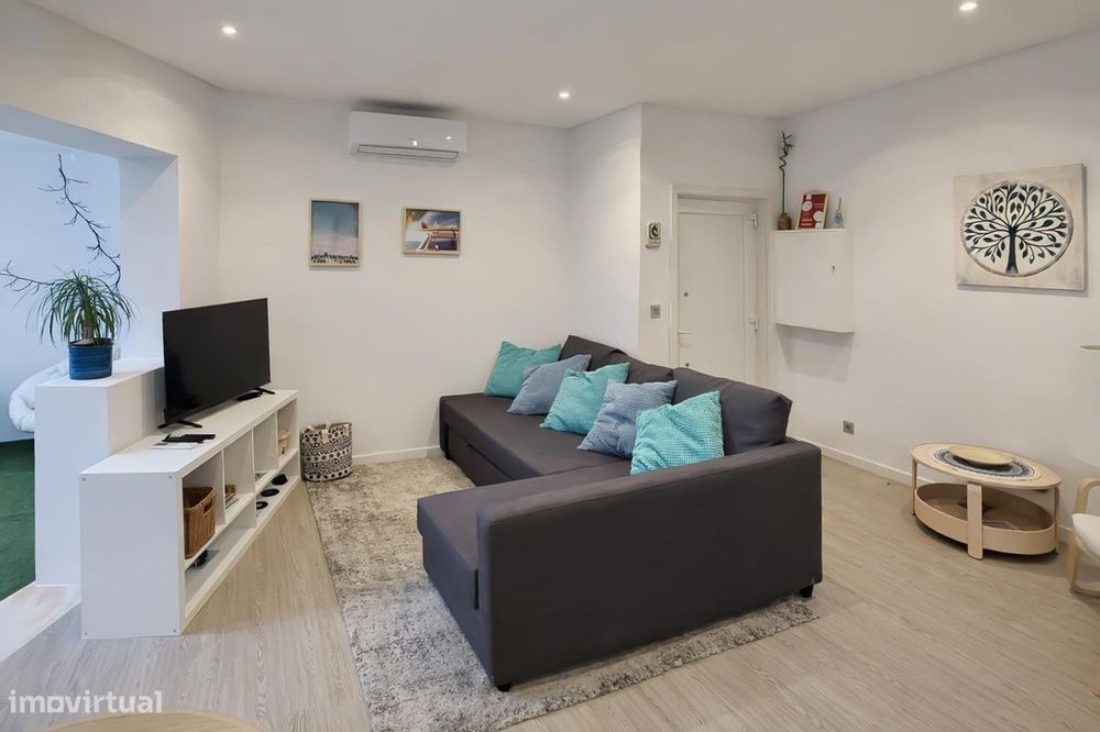 Andar de Moradia T2 em 1ª Linha de Mar em Angeiras