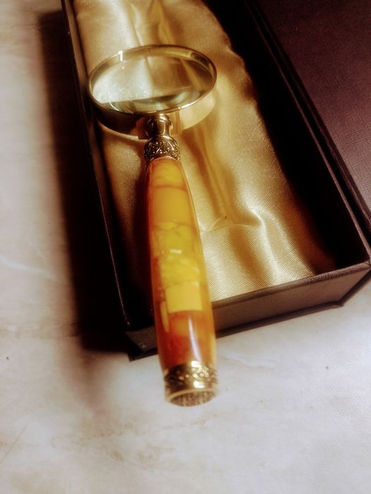 Продаж сувеніра " Лупа", ( " Янтар Полісся)"