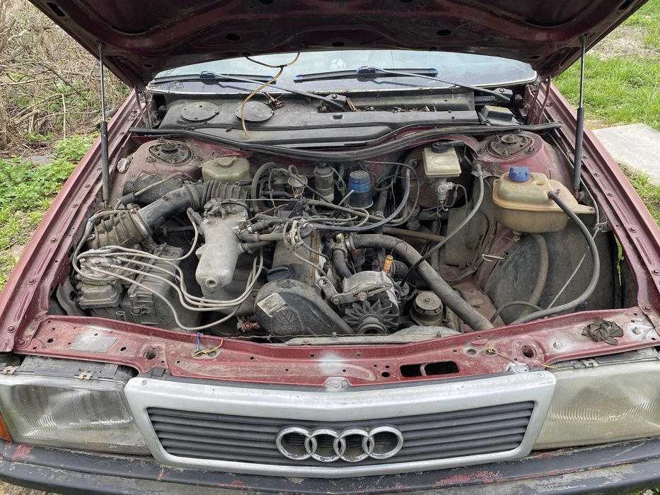 Продам терміново Audi 100 на запчастини