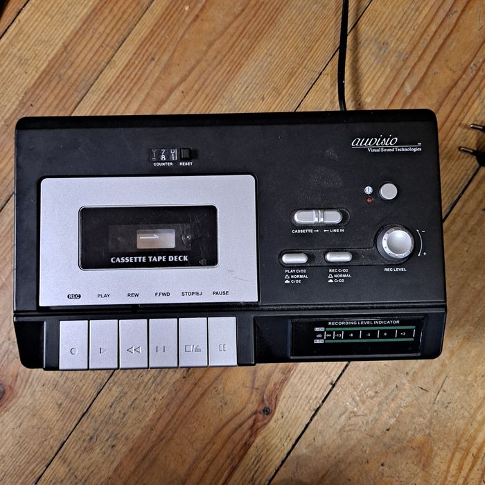 Klasyczny odtwarzacz kaset Auvisio – idealny dla miłośników retro i ko