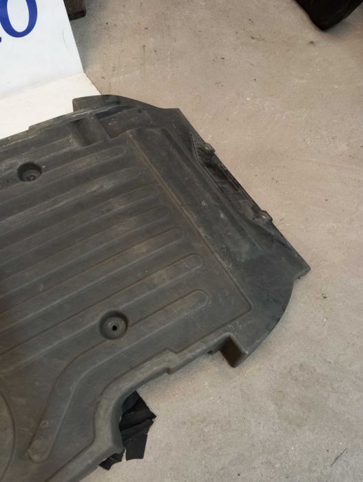 Resguardo inferior motor Jaguar XF 250