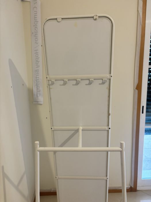 Espelho em pé Ikea