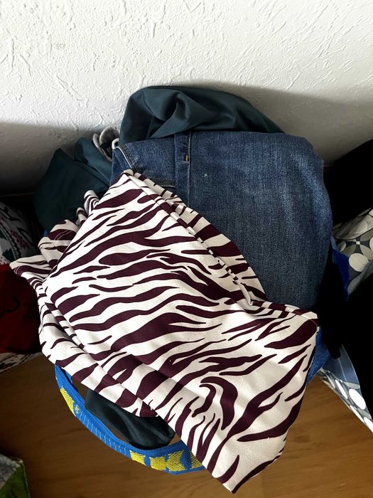 136 PEÇAS DE ROUPA QUASE NAO USADA e algumas com etiqueta