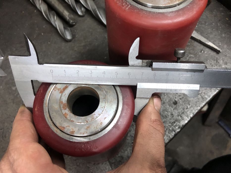 Ролик на рохлю резиновий закритого типу