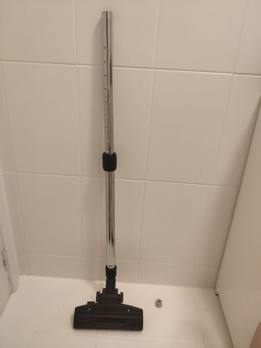 Nilfisk - tubo telescópico e escova, usados mas originais