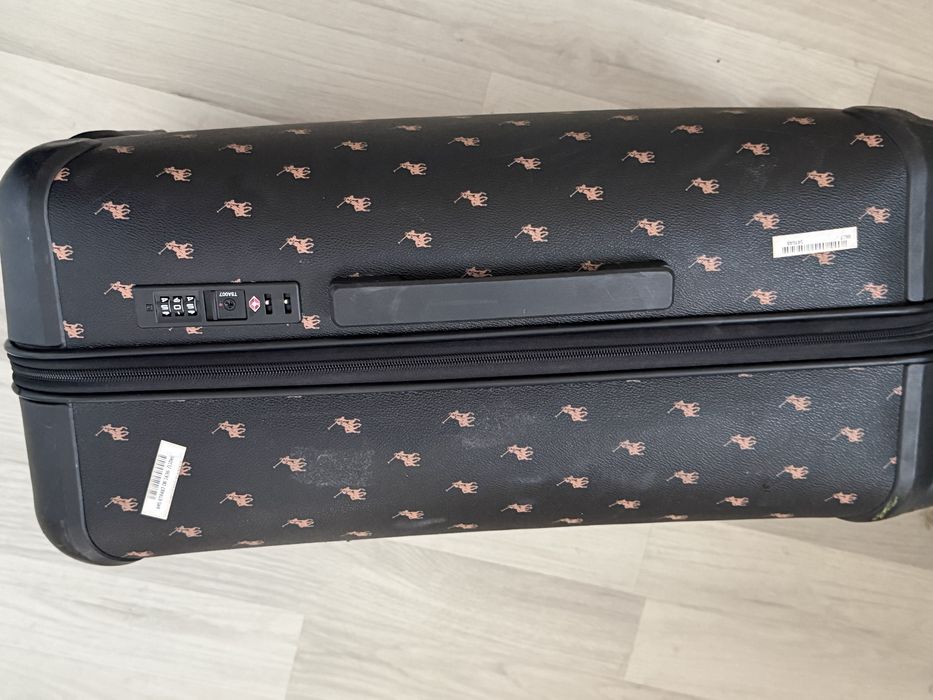 Валіза M розміру