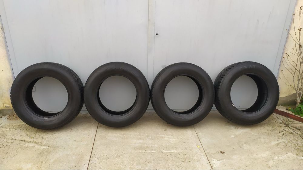 Продам зимову гуму 235 65 R17