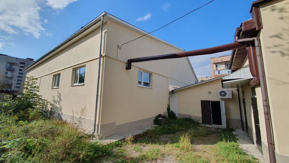 ПРОДАЖ ТОРГОВОГО КОМПЛЕКСУ в самому центрі м. Тячів вул. Шапошнікова