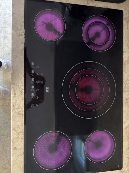 Placa vitroceramica teka com 90 cm a funcionar