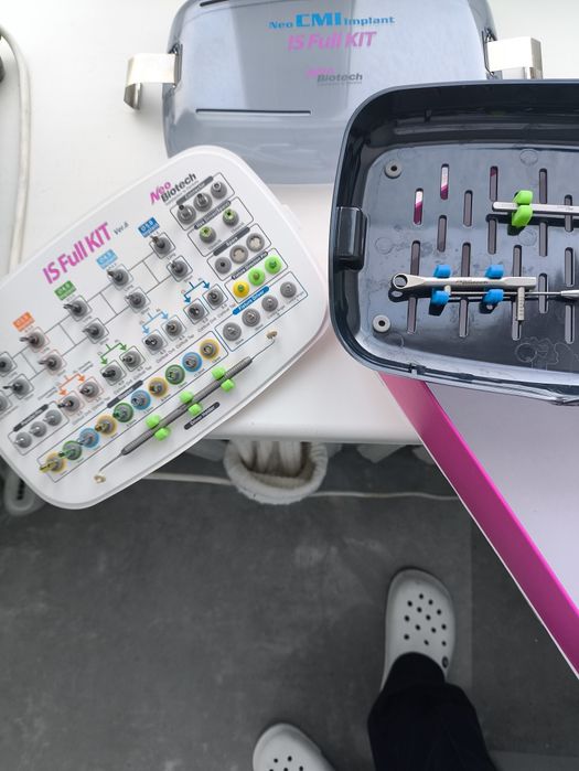 Имплантологический хирургический набор