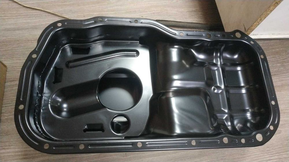 Поддон картера Mitsubishi Carisma 1.6 новый