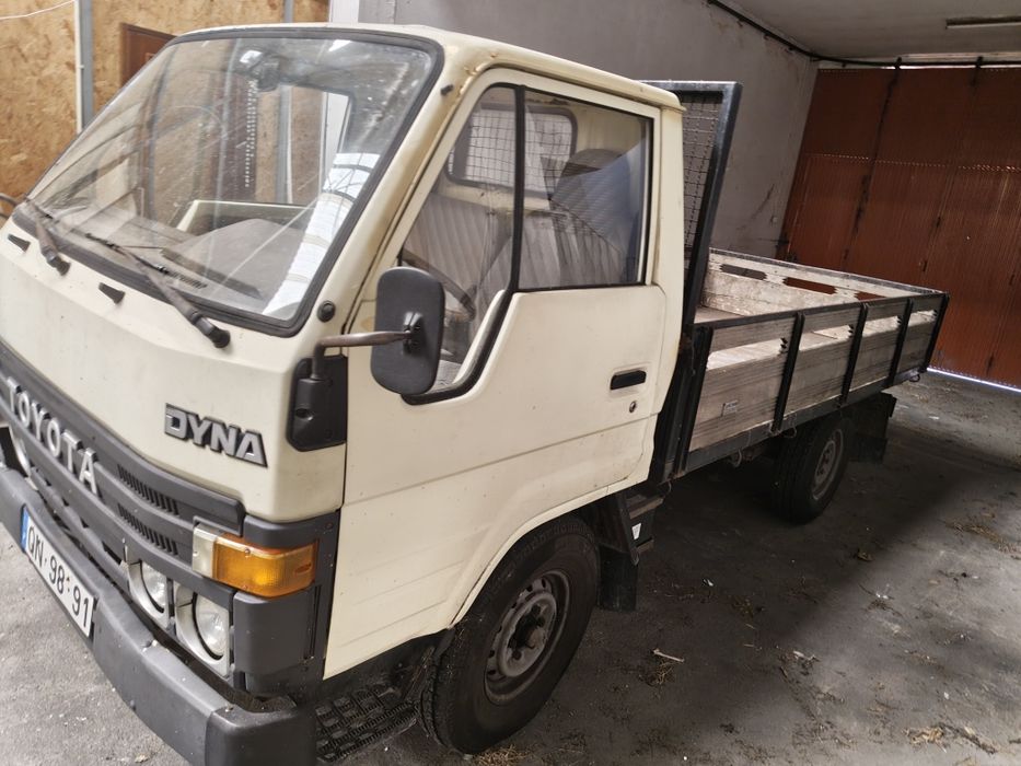 Toyota Dyna 150 com inspeção