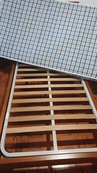 Cama de Solteiro com Colchão Colmol 195×95  Muito Bom Estado