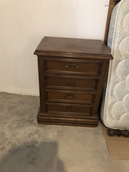 Mesa de cabeceira madeira maciça