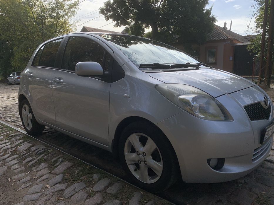 продам Toyota Yaris