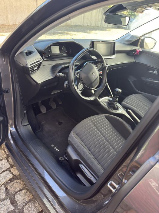 Peugeot 208 1.2-100cv