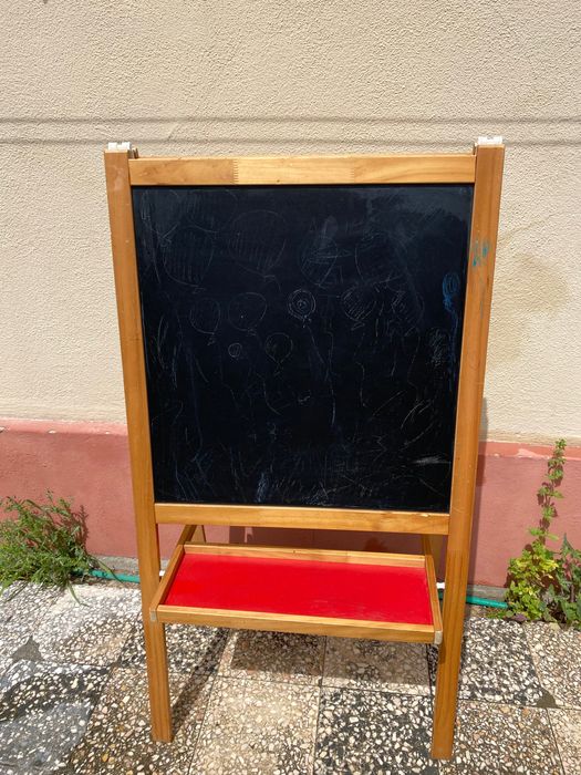 Quando de giz e canetas ikea para criança