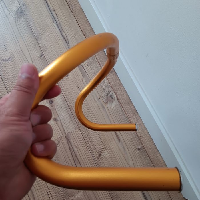 Guiador dourado para bicicleta