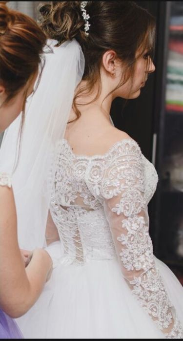 Весільна сукня в дуже гарному стані