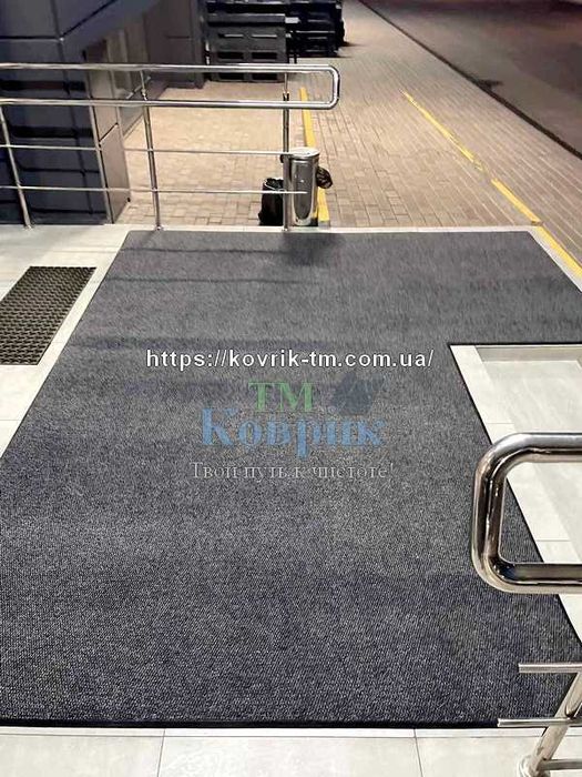 Килимок під двері за індивідуальними розмірами “Фаворит“