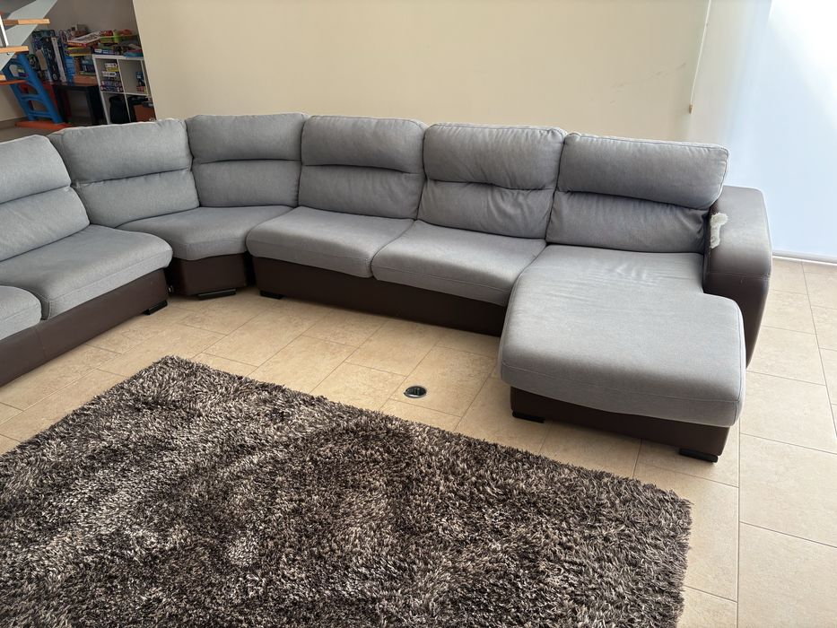 Sofá de canto, com chaise longue / cinza e castanho