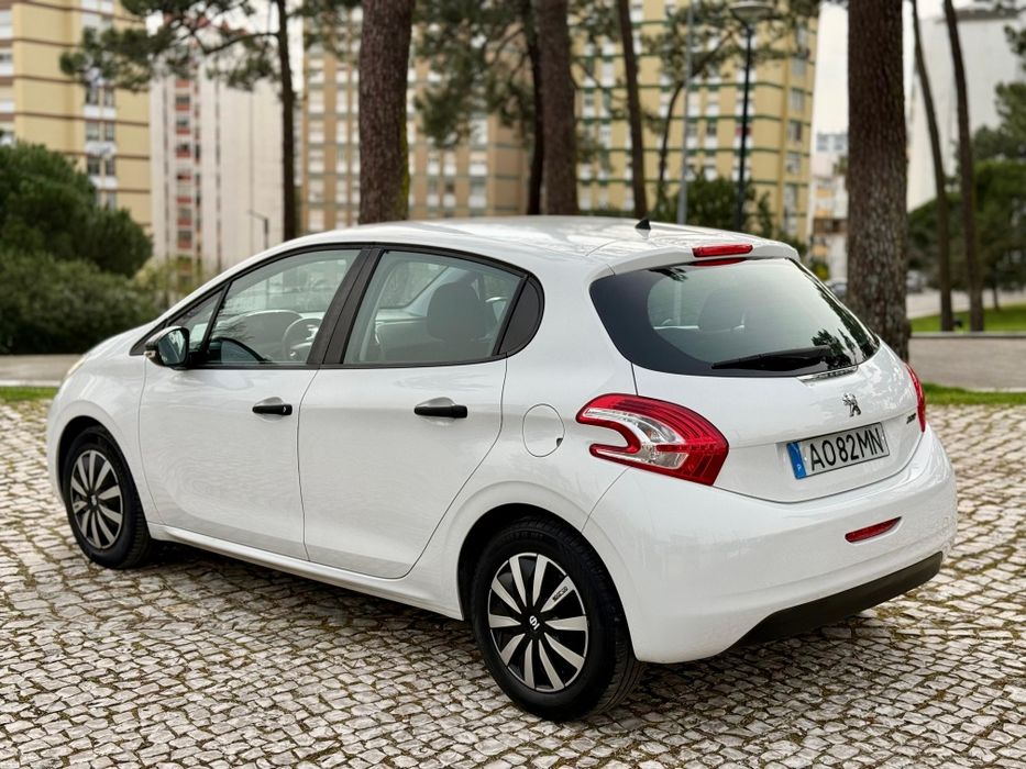 Peugeot 208 1.0 Gasolina Ano 2013 impecável