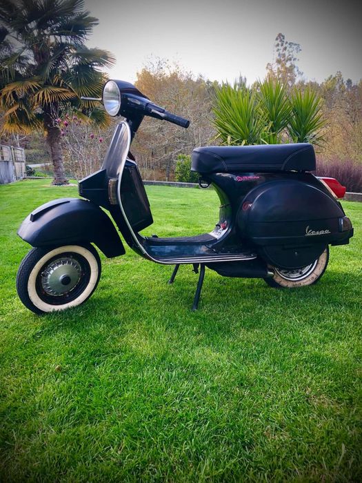 Vespa PX 125 preta