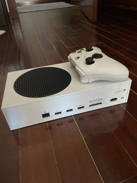 Xbox Series S – 1 mês de uso – Garantia ativa – Como nova!