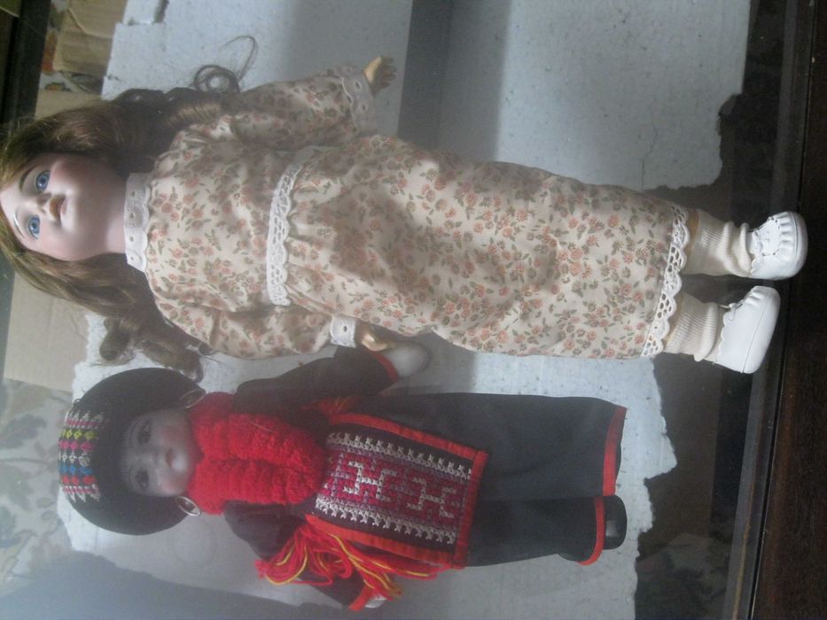 Bonecas com cara, mãos e pés em porcelana