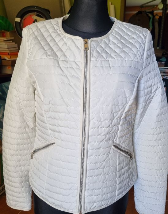 Kurteczka biała pikowana na zamek.