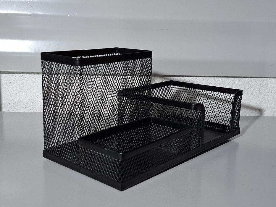 Organizador de mesa e porta-canetas em malha metálica preta