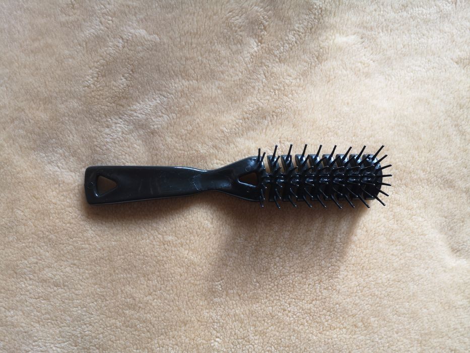 Escova de cabelo, nova, sem etiquetas.