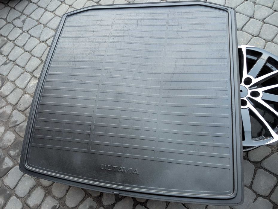 Коврик в багажник килимок Skoda Octavia A5 A7 A8  Combi двосторонній
