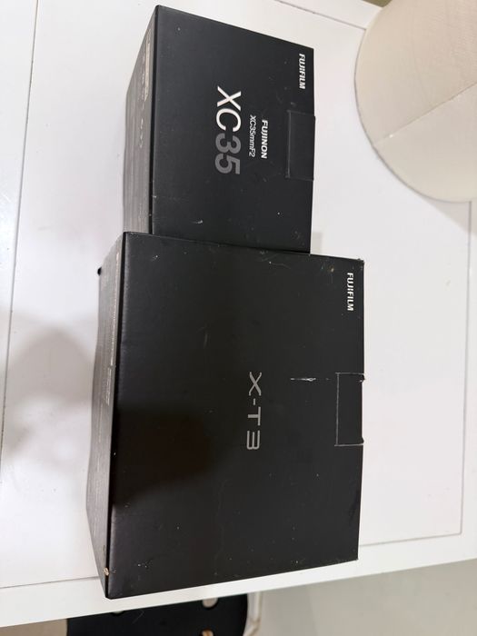 Fujifilm X-T3 + XF 35mm f/2 R WR. 100% funcional. Tem marcas de uso no corpo (ver fotos), sem afetar o funcionamento. Caixa completa.