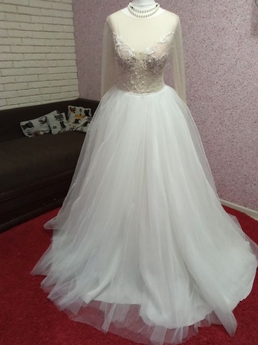 Весільна сукня р.36