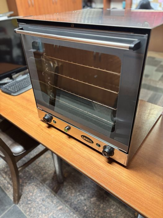 Piec konwencyjny gastronomiczny z nawilżaniem , elektryczny - Zadbany