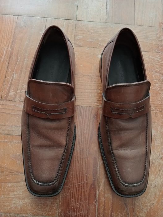 Sapatos clássicos de homem