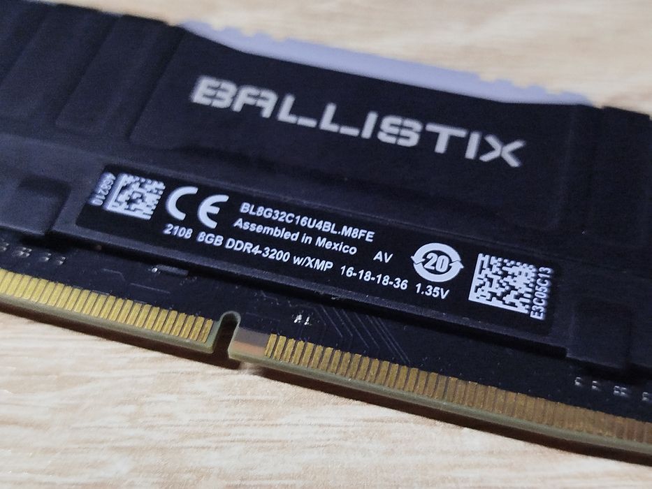 Crucial 8 Гб 3200 МГц Ballistix RGB